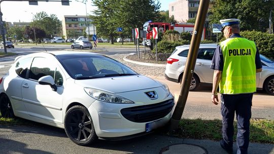 Dzierżoniów. Wyciek paliwa przyczyną dwóch kolizji.