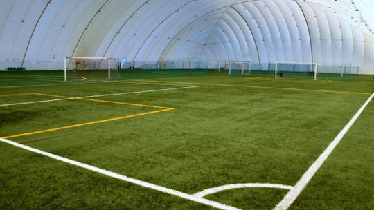 Dzierżoniów: zadaszone boisko powstanie w 150 dni