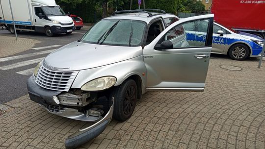 Dzierżoniów, zderzenie Chryslera z Oplem na Staszica