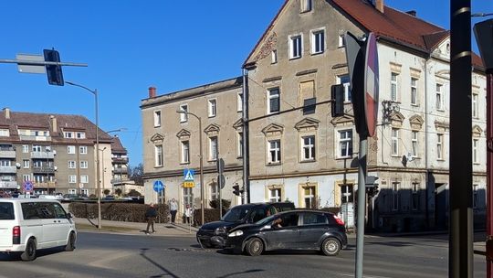 Dzierżoniów. Zderzenie Citroena z Fiatem