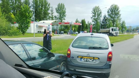 Dzierżoniów. Zderzenie Citroena z Oplem