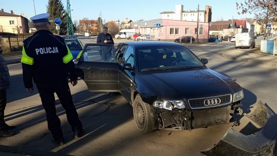 Dzierżoniów. Zderzenie dwóch Audi na Kolejowej