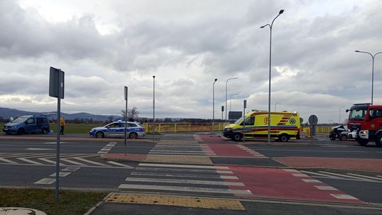 Dzierżoniów. Zderzenie Forda z Volkswagenem na obwodnicy