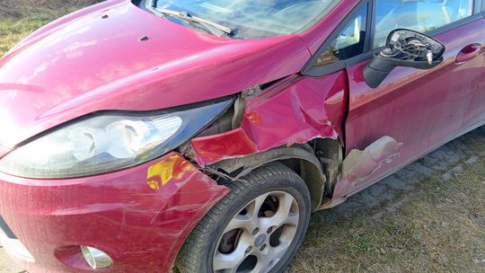 Dzierżoniów, zderzenie Mazdy z Fordem Dzierżoniów, zderzenie Mazdy z Fordem