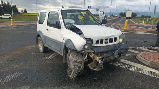 Dzierżoniów. Zderzenie Nissana z Suzuki