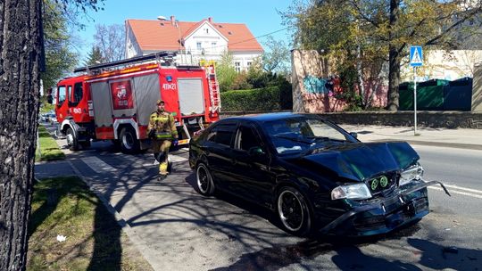 Dzierżoniów. Zderzenie Skody z Audi