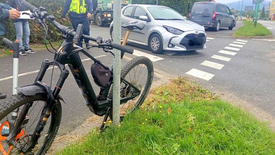 Dzierżoniów. Zderzenie Toyoty z rowerzystą na Piaskowej
