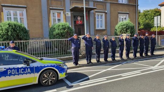 Dzierżoniowscy policjanci oddali hołd tragicznie zmarłemu funkcjonariuszowi