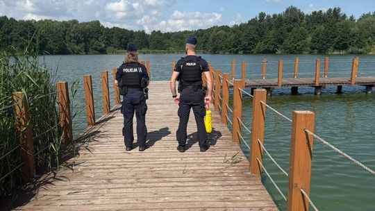 Dzierżoniowscy policjanci patrolują akweny – trwa akcja „Kręci mnie bezpieczeństwo w lecie”