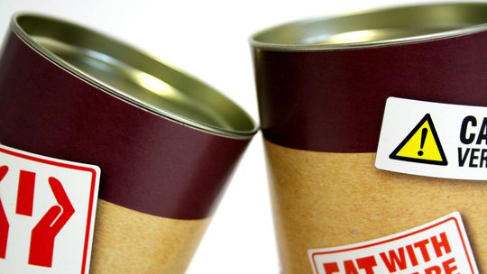 Etykiety samoprzylepne na rolce – funkcjonalność i wszechstronność w druku etykiet