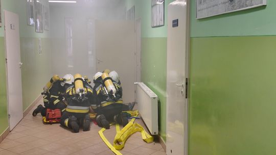 Ewakuacja szkoły w Pieszycach