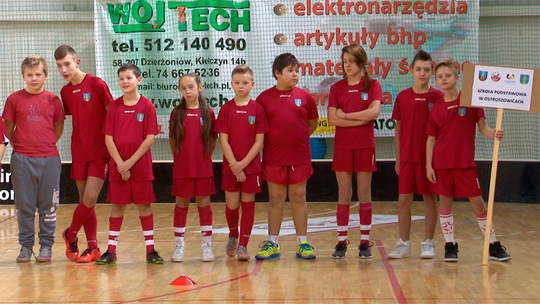 FINAŁOWE ZAWODY W UNIHOKEJU W DZIERŻONIOWIE