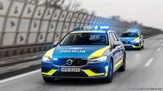 Flota dolnośląskiej Policji powiększyła się o 60 radiowozów