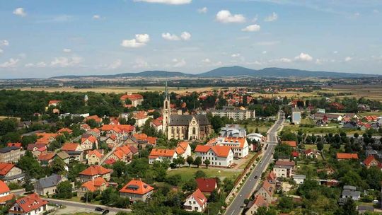 Fotowoltaika, lampy led i bezpieczne przejścia w Pieszycach