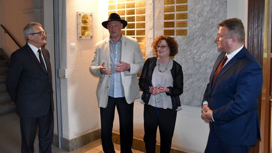 FUNDACJA BETANU CHAJ – 2004 Z MEDALEM ZA ZASŁUGI DLA DZIERŻONIOWA