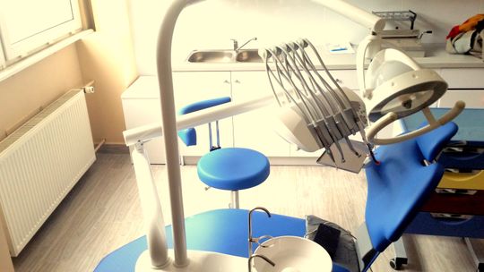 GABINETY STOMATOLOGICZNE W DZIERŻONIOWSKICH SZKOŁACH