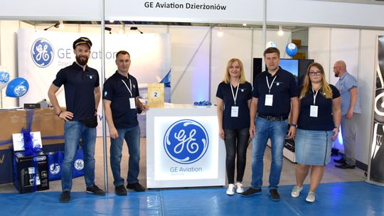 GE AVIATION DZIERŻONIÓW ZE SMOKIEM PUBLICZNOŚCI