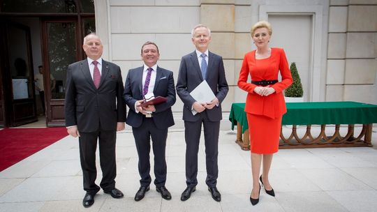 GRUPA SELENA Z GODŁEM „TERAZ POLSKA”