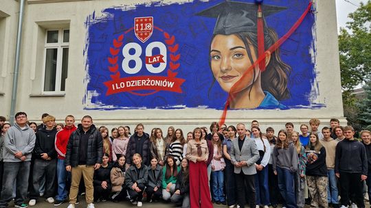ILO Dzierżoniów rozpoczęło obchody jubileuszu 80-lecia istnienia szkoły od symbolicznego odsłonięcia przepięknego muralu