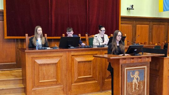 IX sesja Młodzieżowej Rady Dzierżoniowa IX sesja Młodzieżowej Rady Dzierżoniowa