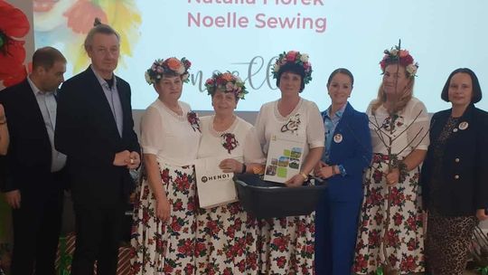 JABŁECZNIK Z BEZĄ AUTORSTWA KGW LUTOMIA DOLNA WYRÓŻNIONY W KONKURSIE „JABŁKA OD KUCHNI”