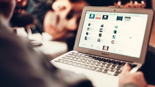 Jak oszczędzać na zakupach w internecie?