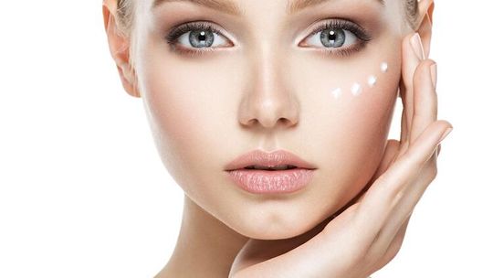 Jak skutecznie maskować niedoskonałości cery?