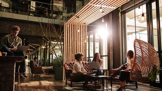 Jak wybrać najlepszy moment na odejście z pracy?