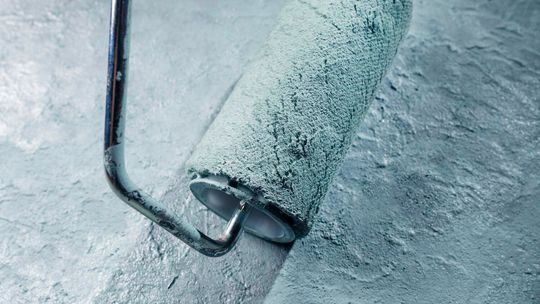 Jak wybrać odpowiednią farbę do betonu?