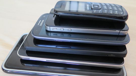 JAK ZABEZPIECZYĆ SMARTFONA?