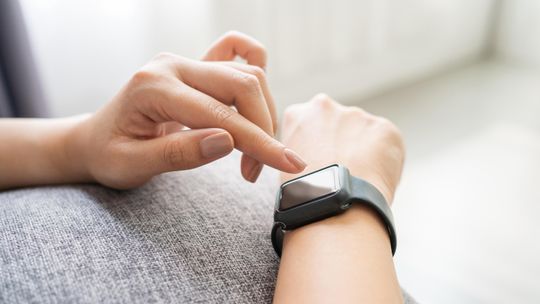 Jaki zegarek z funkcją dzwonienia?