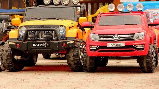 Jakie cechy posiadają samochody na akumulator dla dzieci?