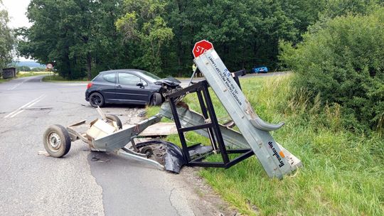 Jaźwina. Wymuszenie przyczyną  zderzenie osobówek