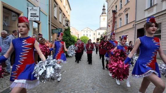 Jazzowa parada ulicami Dzierżoniowa