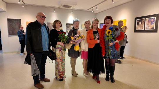 „Jeden Księżyc Jedna Ziemia” – wernisaż akwareli w Dzierżoniowie