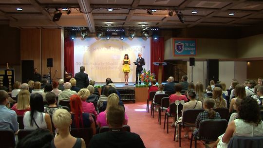 JUBILEUSZ 70-LECIA SZKOŁY PODSTAWOWEJ NR 3 W DZIERŻONIOWIE