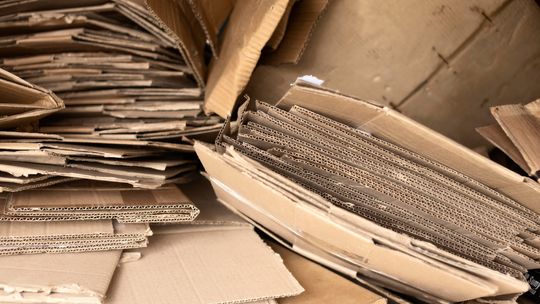 Karton w biznesie – jego niektóre zastosowania mogą naprawdę zaskoczyć!