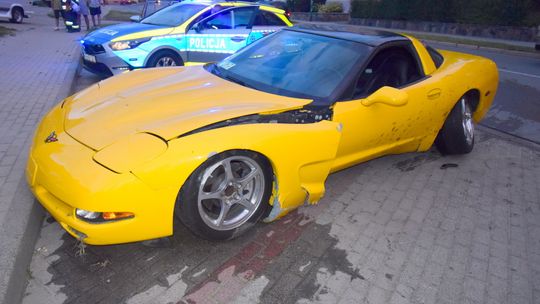 Kierowca Corvette wypadł z drogi w Bielawie