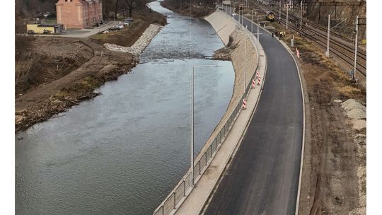 Kłodzko: Ul. Dworcowa jak nowa! Zakończono odbudowę i modernizację Kłodzko: Ul. Dworcowa jak nowa! Zakończono odbudowę i modernizację