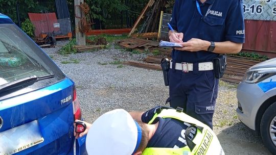 Kołaczów, motocyklem wjechał w Skodę i uciekł