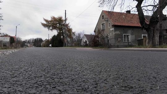 KOLEJNY ETAP DROGI W GILOWIE  ZMODERNIZOWANY