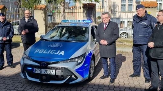 KOLEJNY NOWY RADIOWÓZ W POWIECIE KŁODZKIM - TOYOTA COROLLA TRAFIŁA DO KŁODZKIEJ POLICJI