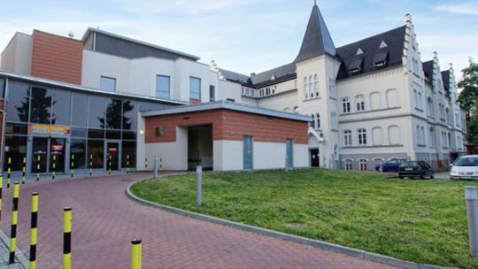 KOLEJNY RATOWNIK MEDYCZNY Z DZIERŻONIOWA Z KORONAWIRUSEM!