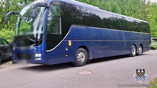 Kontrola stanu technicznego autokaru, przed wycieczką ujawniła poważną usterkę Kontrola stanu technicznego autokaru, przed wycieczką ujawniła poważną usterkę