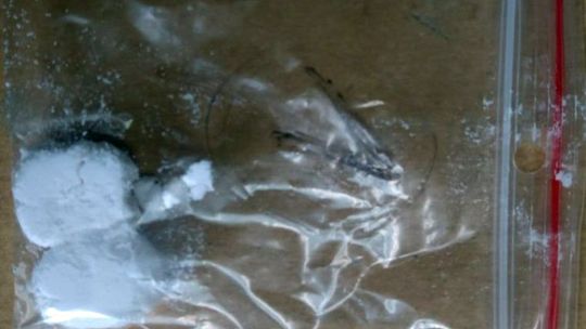 KRYMINALNI ZATRZYMALI OSOBĘ Z NARKOTYKAMI