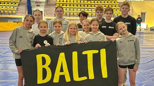 KS BALTI: Puchar najlepszej drużyny i 46 medali dla bielawskich pływaków w Świebodzicach
