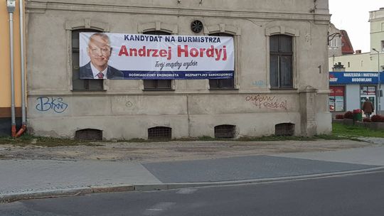 KTO ŚCIĄGA I ZASŁANIA BILBORDY ANDRZEJA HORDYJA? 