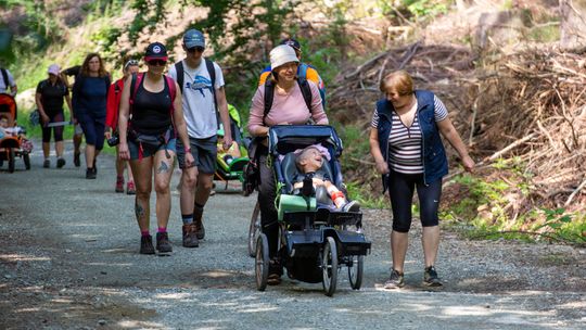 „Łączą nas góry – na szlaku z Merrell” – ruszają wycieczki górskie po Sudetach dla osób z niepełnosprawnościami