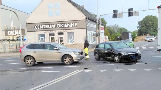 Łagiewniki. Zderzenie Opla z Volvo