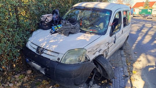 Łagiewniki. Zderzenie  Peugeota z ciężarowym Volvo na "ósemce"